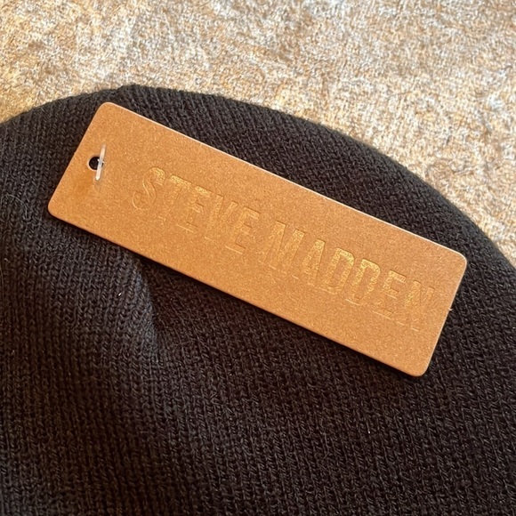 Brand New Steve Madden Black Knit Beanie Hat w/ Rhinestone Beaded Heart - Picture 11 of 12